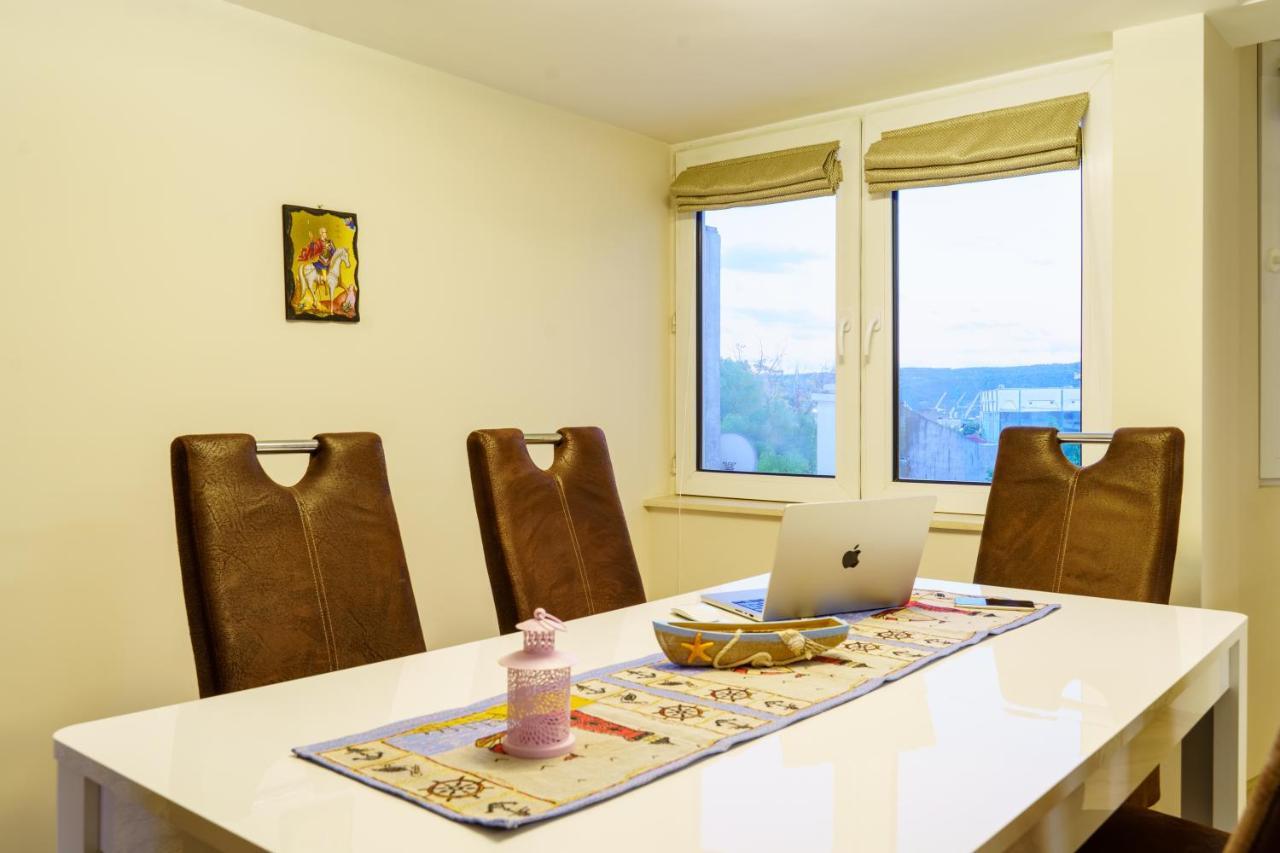 Centrally Located Apartment In Varna Exterior foto