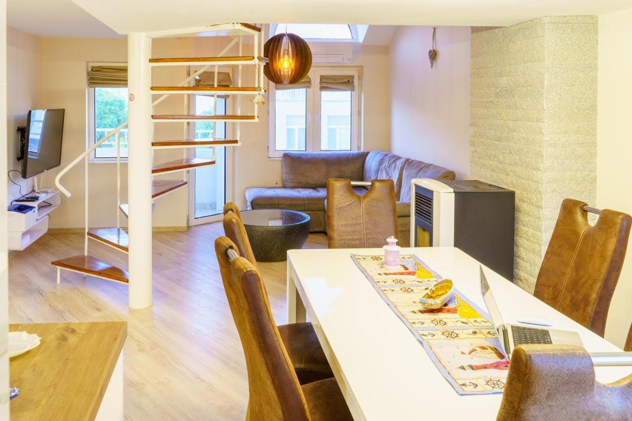 Centrally Located Apartment In Varna Exterior foto